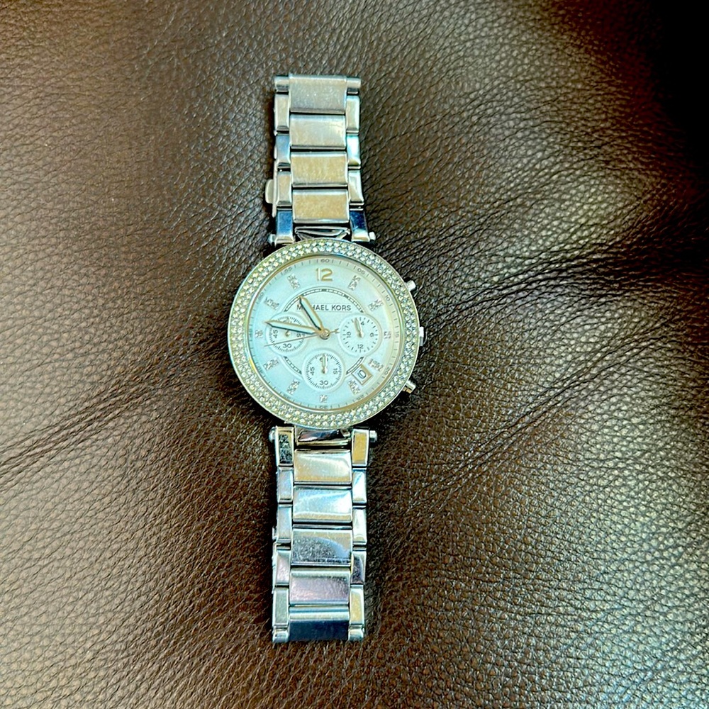 Michael Kors Silver-Tone Glitz Parker Watch - Picture 12 of 16